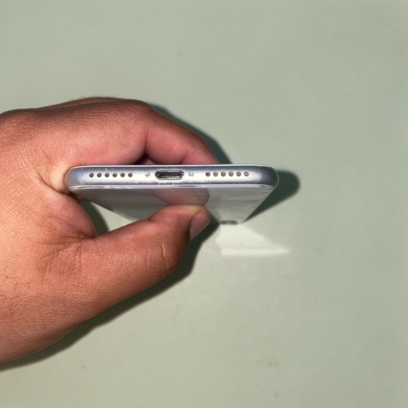 iPhone 8 64 gb unlock - Picture 4 of 5